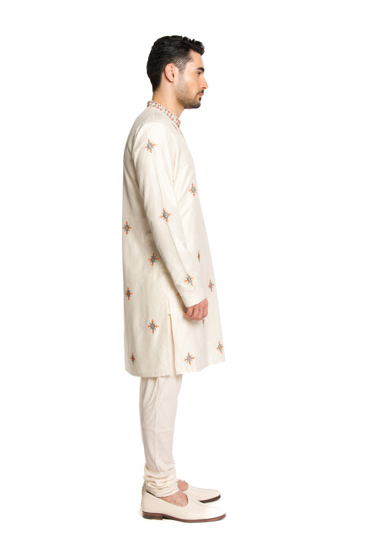 Ivory Kashmiri Thread Work All Over Booti Embroidered Kurta Set - Arjuun Kilachand