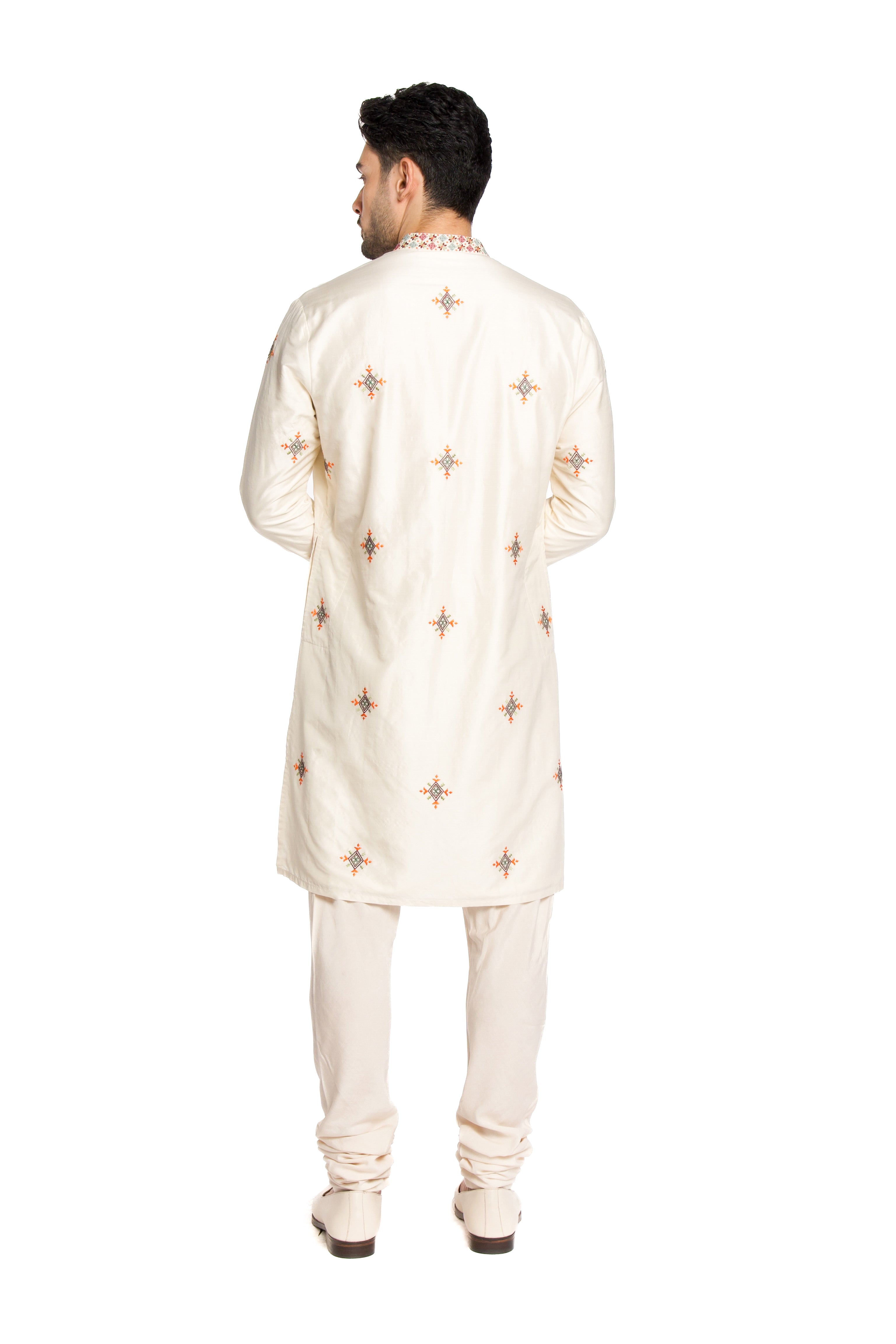 Ivory Kashmiri Thread Work All Over Booti Embroidered Kurta Set - Arjuun Kilachand