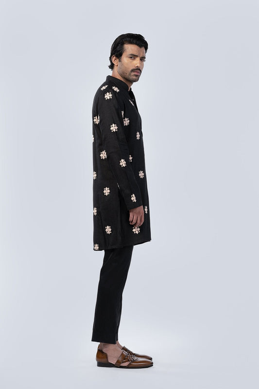 BLACK EMBROIDERED KURTA - Arjuun Kilachand