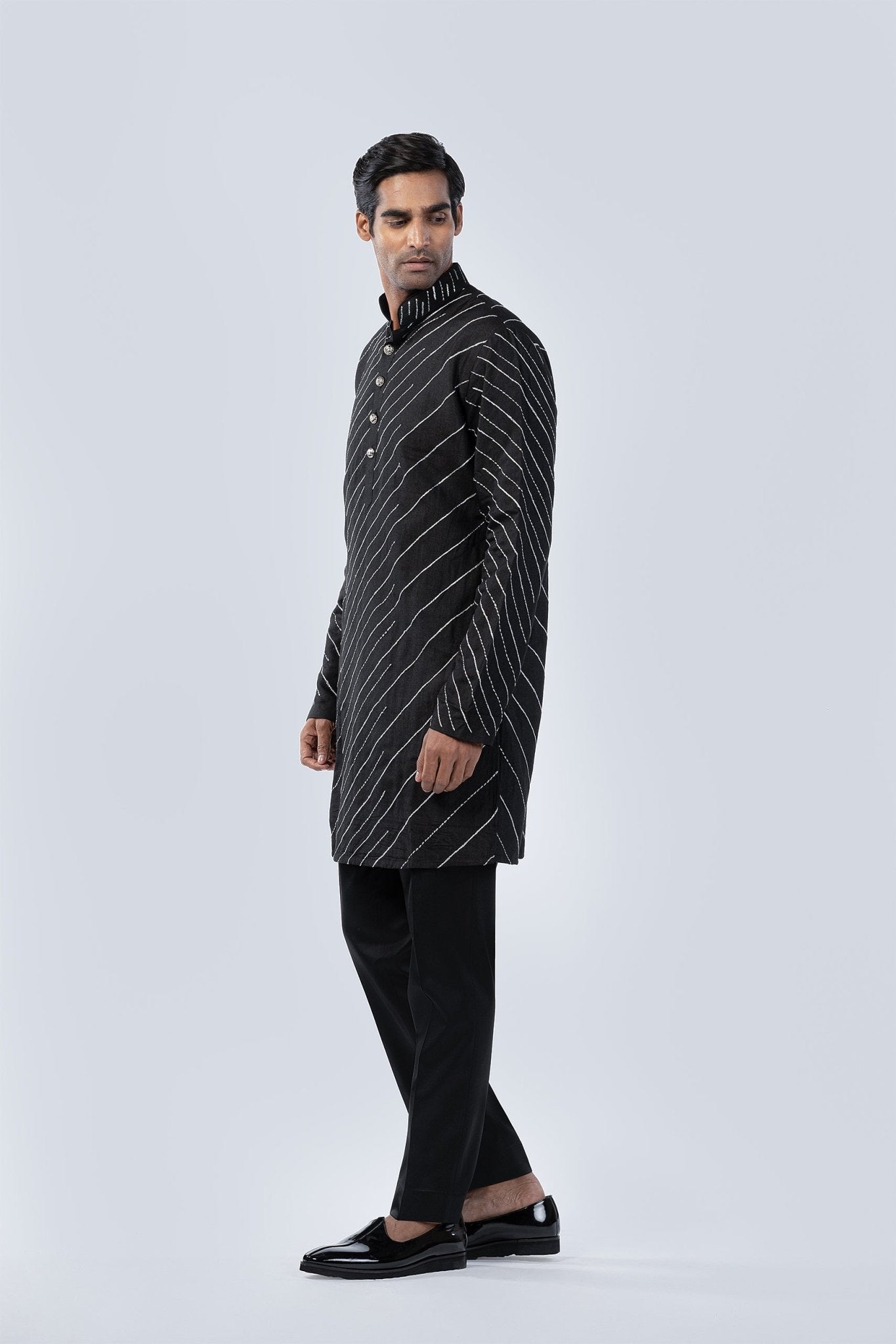 BLACK EMBROIDERED KURTA - Arjuun Kilachand