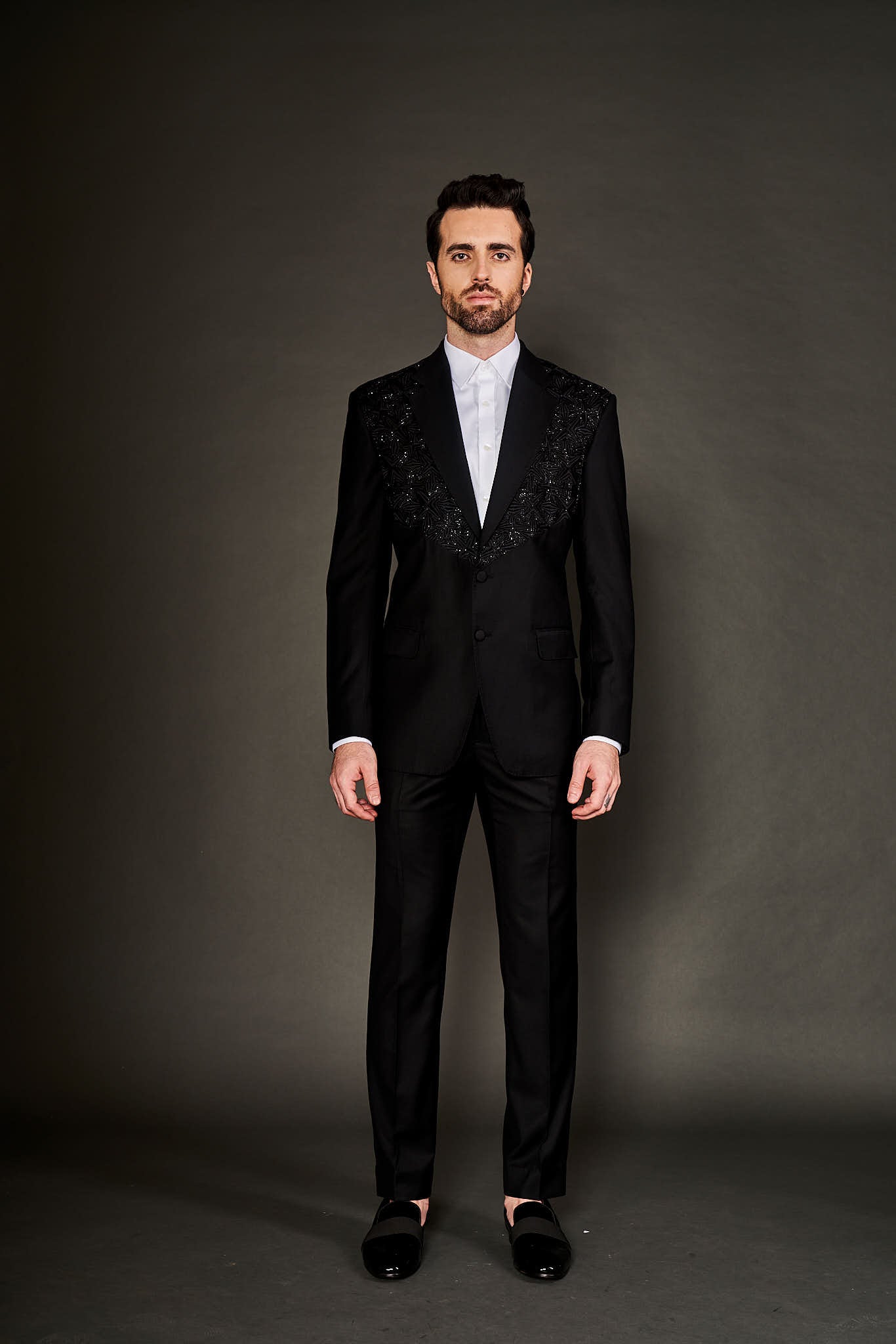 BLACK EMBROIDERED SUIT - Arjuun Kilachand