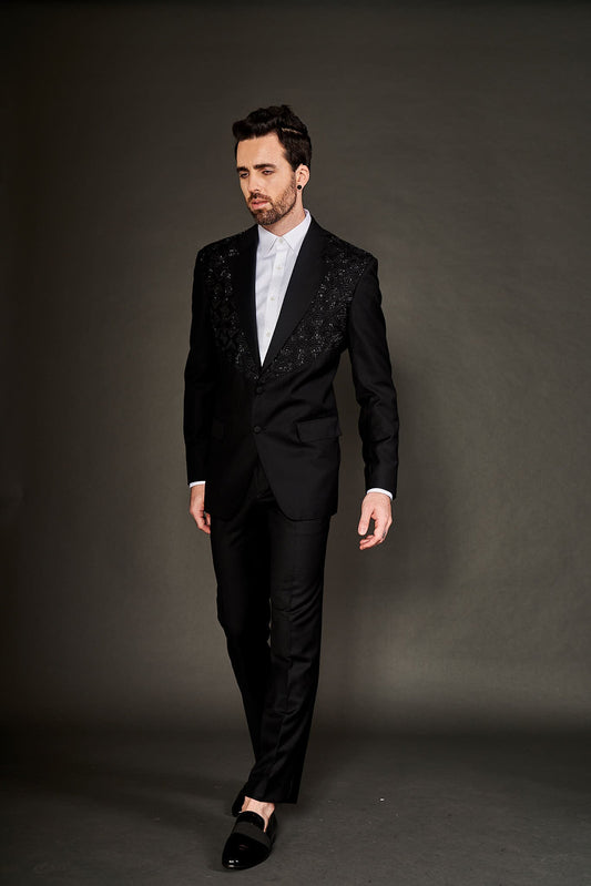 BLACK EMBROIDERED SUIT - Arjuun Kilachand