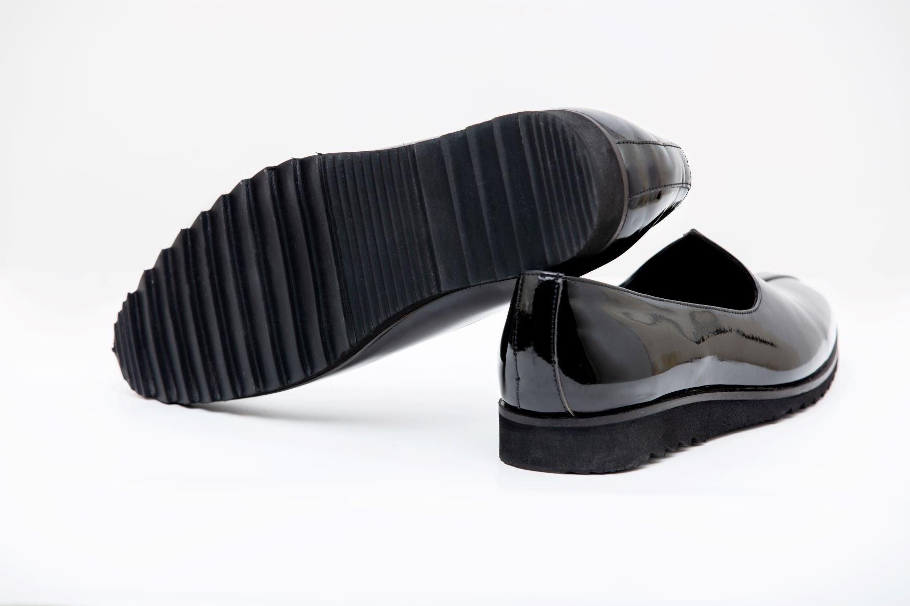 BLACK PATENT MOJDI - Arjuun Kilachand