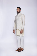 CHAMPAGNE EMBROIDERED CONCEALED BUNDI - Arjuun Kilachand