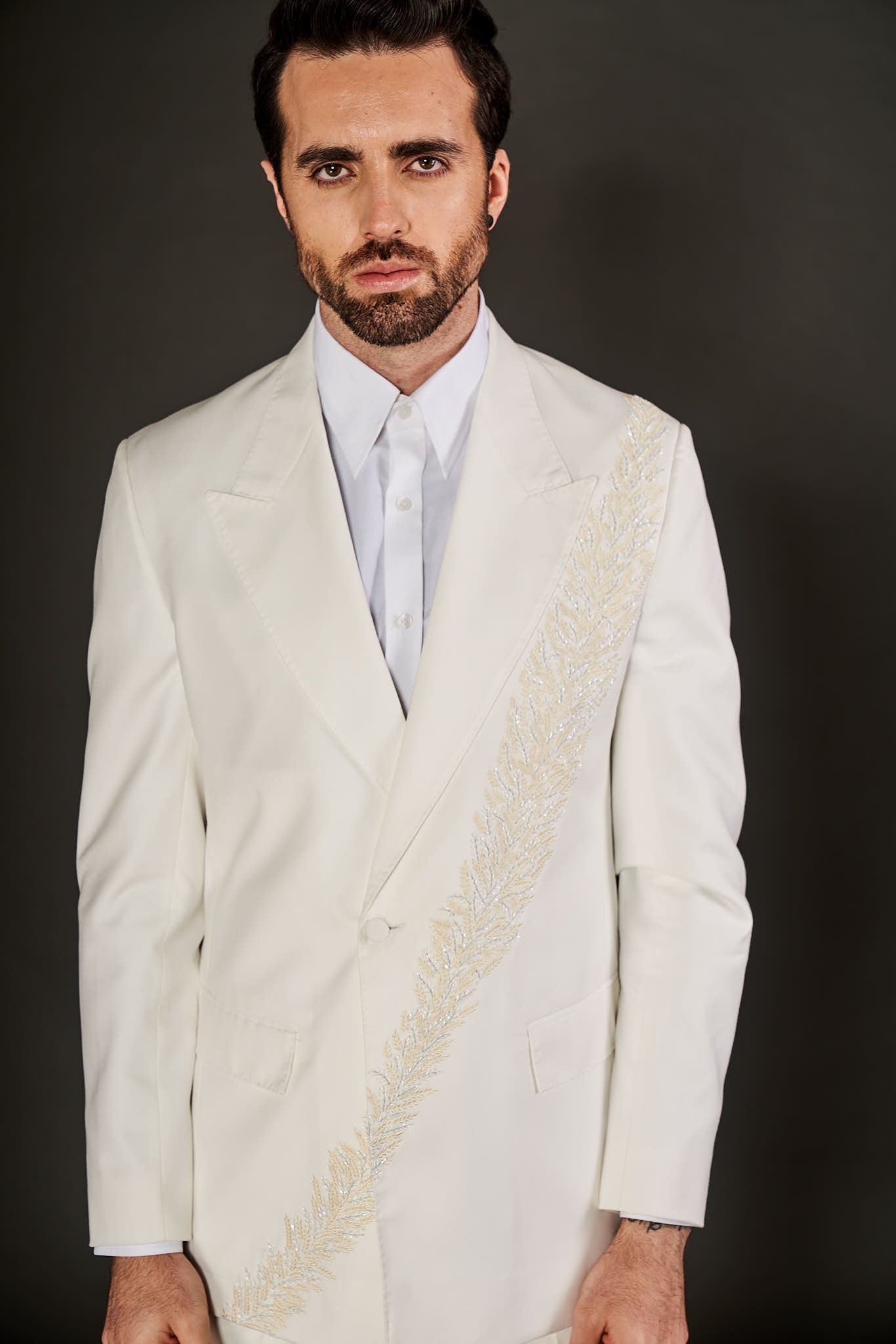 IVORY EMBROIDERED SUIT - Arjuun Kilachand